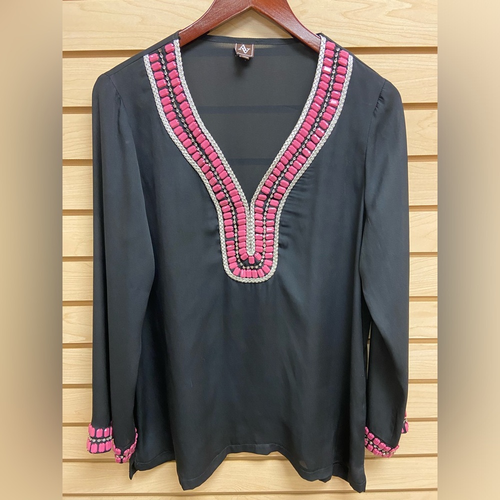 NEW AV GORGEOUS AWESOME WOMAN BLOUSE SIZE LARGE